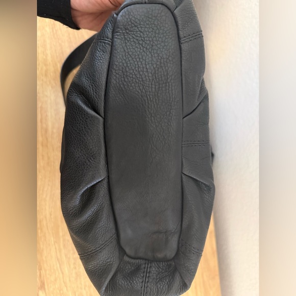 American Leather Co. Black Leather Acorn Double Entry Crossbody bag - Picture 9 of 16